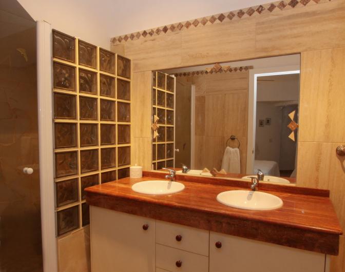 1363722832actsevpz_bathroom 1_resize.jpg